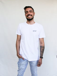 camiseta segue reto branca - loja online