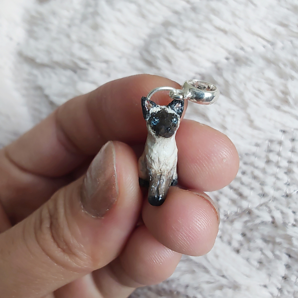 Berloque em prata de gato siamês