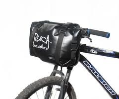 Combo bikepacking: Arnés de carga frontal Paimún y bolsa estanca 12 lts.