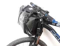 Combo bikepacking: Arnés de carga frontal Paimún y bolsa estanca 12 lts. - comprar online