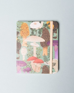 SET REGALO FUNGi - Cuaderno 20 x 25 cm. FUNGI, Pin Bosque, Anotador Fungi, Libreta con elástico Fungi - Ediciones de la Montaña