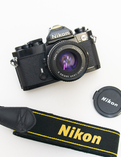 Câmera Nikon FM com lente 50mm f1.8