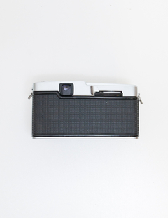 Câmera Pen F com 2 lentes, 40mm f1.4 e 25mm f4 na internet