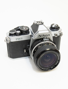 Imagem do Câmera Nikon FM2 com Lente 28mm e datador