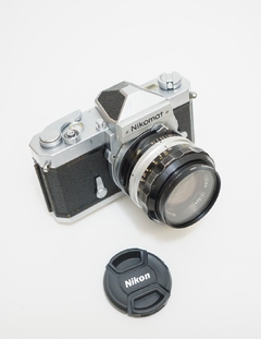 Câmera Nikomat FT N com lente 50mm 1.4
