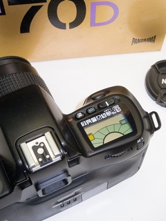Câmera Nikon F70 com lente 35-80mm na internet