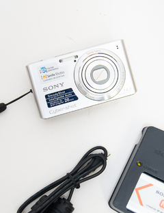 Câmera Digital Sony Cyber-shot DSC-W610 14.1 MPX