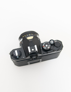 Câmera Nikon FM com lente 50mm f1.8 na internet