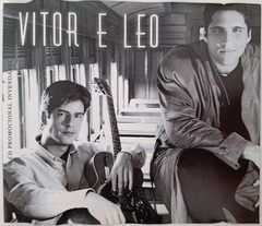 Victor & Léo - Através Da Vidraça / Não Vai Pra Califórnia