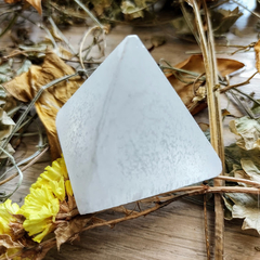 Pirâmide de Selenita Branca - Limpeza Energética - Peça polida M