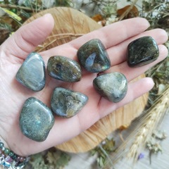 Labradorita - pedra rolada - espiritualidade - comprar online