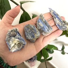 Cianita Azul - Proteção - pedra média na internet