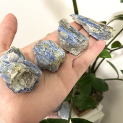 Cianita Azul - Proteção - pedra média - comprar online