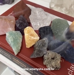 Kit Magia dos Cristais - 12 pedras e cristais para começar sua coleção cheia de magia - loja online