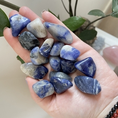 Sodalita - Pedra do Ano 2024 - pedra rolada - Concentração e Foco - comprar online