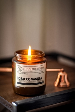 Vela aromática - Tobacco Vanilla - The Glowing Jar