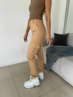 Pantalon cargo de bengalina numero indumentaria