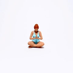 Mulher Sentada Praticando Yoga 1