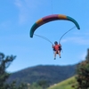 Mulher Voando de Parapente