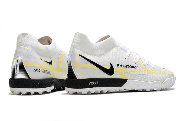 Chuteira Society Nike React Phantom GT2 pro TF Branca/Preto