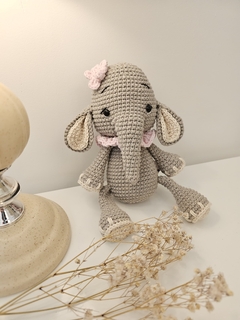 Muñeco de apego amigurumi crochet Elefante nena 23cm