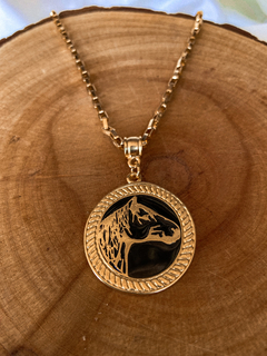 Colar country cavalo crioulo esmaltado - Campesina Equestrian | Moda Country