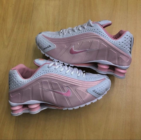Nike shox r4 homme rose hotsell