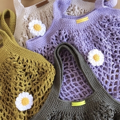 Bolsa de compras, eco bolsa hecha a mano en crochet, artesanal. Ideal para salir de compras, llevar de paseo, usar en casa para organizar y guardar objetos varios y para decorar un espacio también, es muy práctica y funcional.