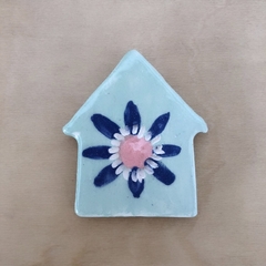Imanes de cerámica esmaltada artesanales, hechos a mano. Detalles para sumar belleza a la casa con hermosos diseños y colores. Piezas únicas.