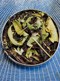 Blend de té verde Primavera Serrana en latita - comprar online