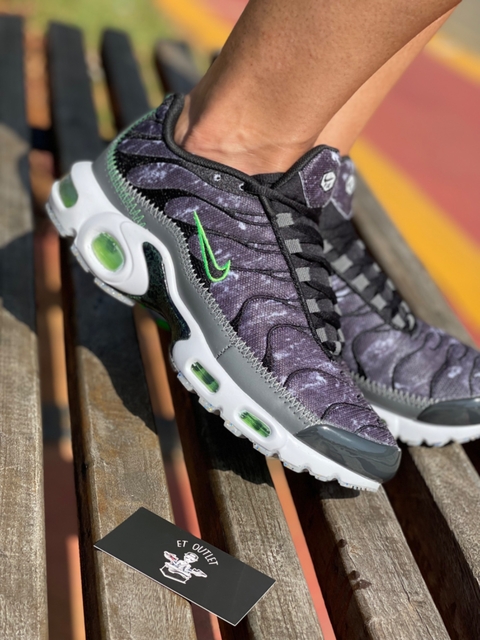 Air max plus preto e dourado top