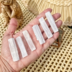 Bastão selenita cristal natural - limpeza proteção - Gokai Artes e Alquimia Natural