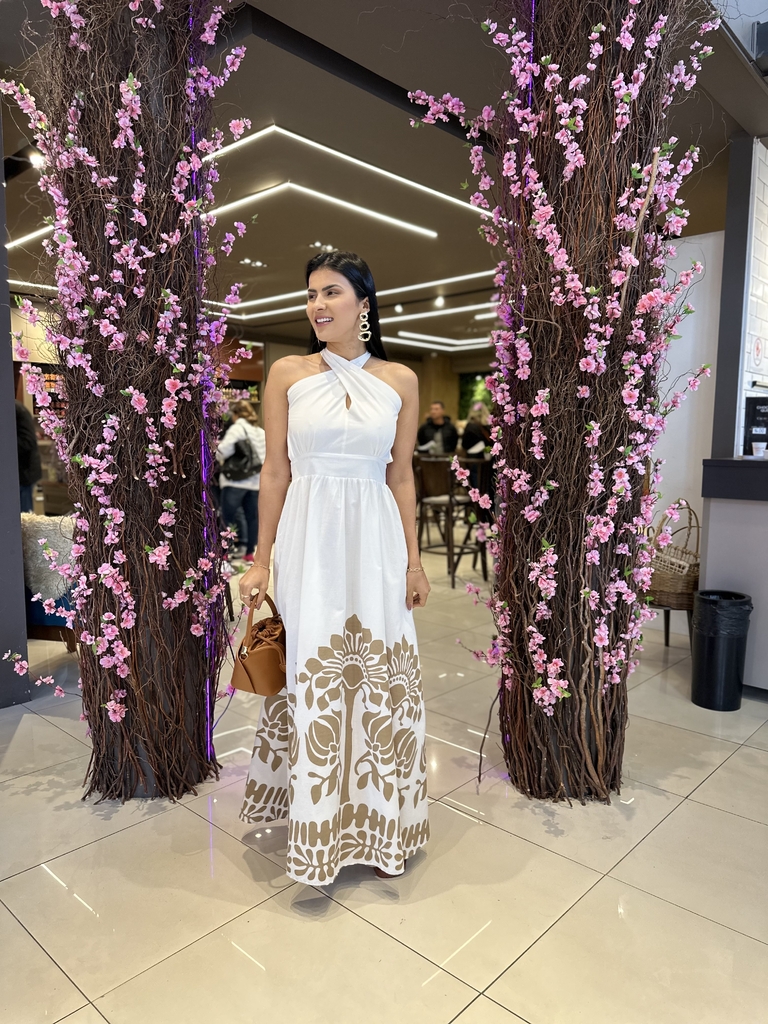 Modelo vestido frente best sale unica