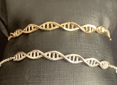 Pulseira DNA 3D prateada - HelaCiências