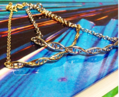 Pulseira DNA 3D prateada na internet