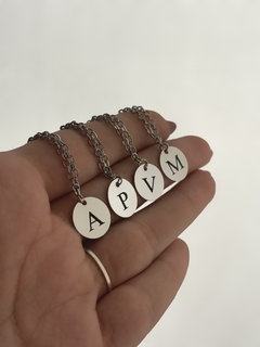 Colar de Letra Personalizada - M - comprar online