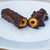 Tubete de wafer coberto com chocolate 63% cacau com paçoca de amendoim e nibs de cacau chocolate vegano 30g - comprar online