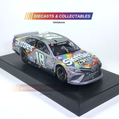 NASCAR 2020 - #18 KYLE BUSCH - SKITTLES ZOMBIE TEXAS RACE WIN 1:24 - loja online