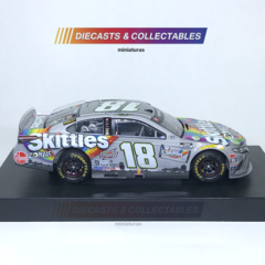 Imagem do NASCAR 2020 - #18 KYLE BUSCH - SKITTLES ZOMBIE TEXAS RACE WIN 1:24