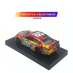 NASCAR 2021 - #18 KYLE BUSCH - M&M'S MIX 1:24 ELITE na internet