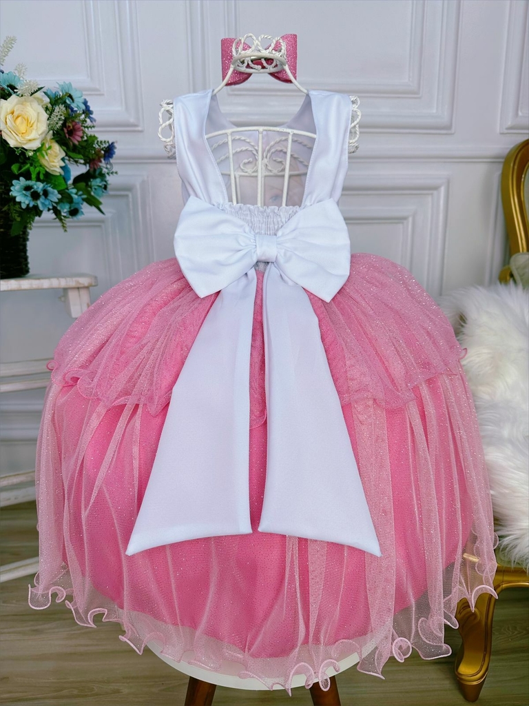 Com vestido de Led ou de princesa, Barbie conquista meninas