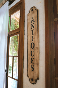 Placa Antiques Branca - Fiorella Farmhouse