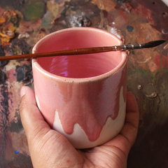 Copo para pintura em porcelana e lustro com mancha na cor rosa