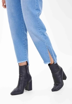 Jeans Celeste mom Atie - comprar online