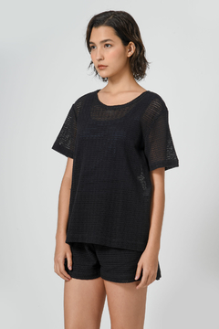 Camiseta básica crochet Oly 3 preta na internet