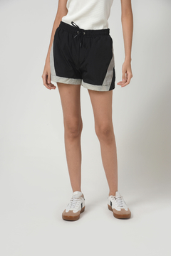 Shorts com Recortes Clint Preto/Litio Milky - comprar online