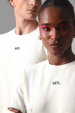 Camiseta com Bordado BSTL Anjos Tinto - comprar online