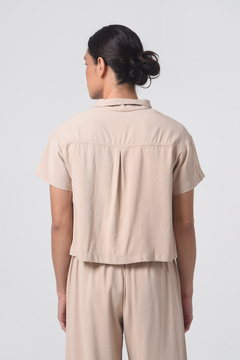 Camisa Cropped Vichy Areia Lyocel - BSTL | Loja Online