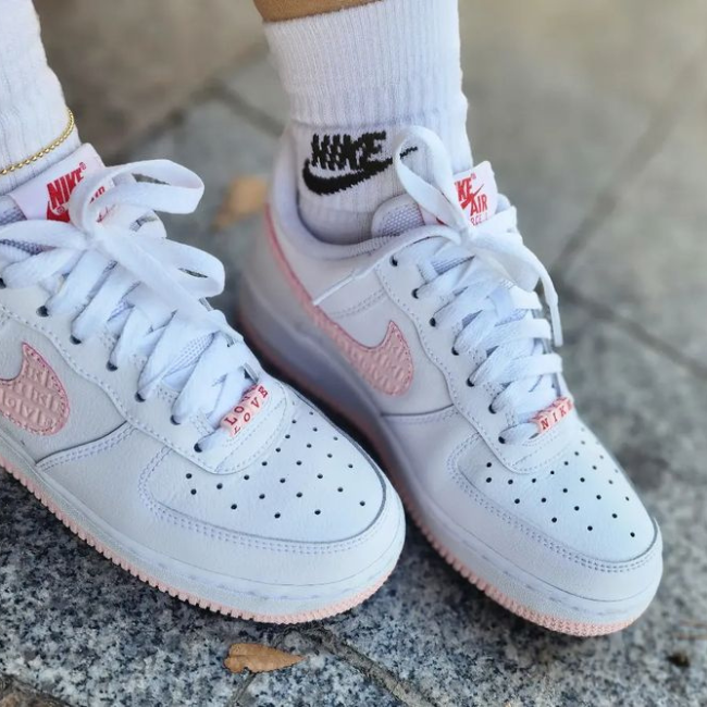 NIKE AIR FORCE 1 LOW 'VALENTINE'S DAY 2022'
