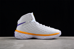 Kobe 3 "White" na internet